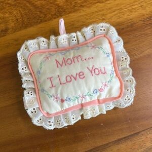 Vintage Russ‎ Embroidered 'Mom I Love You' Pillow